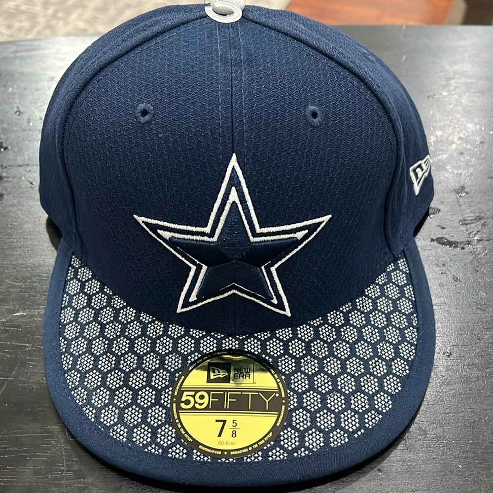 Dallas Cowboys New Era hat! Size 7 5/8.